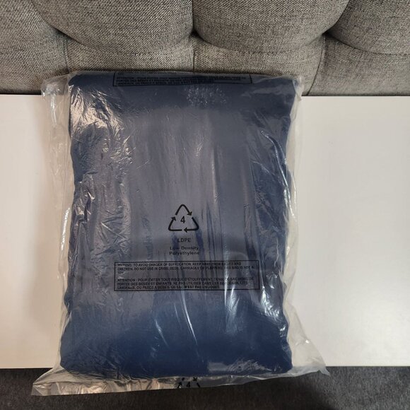 Deconovo 100% Blackout Curtains (Navy, 2 Panels - 52W x 72L Inch) - Picture 9 of 11